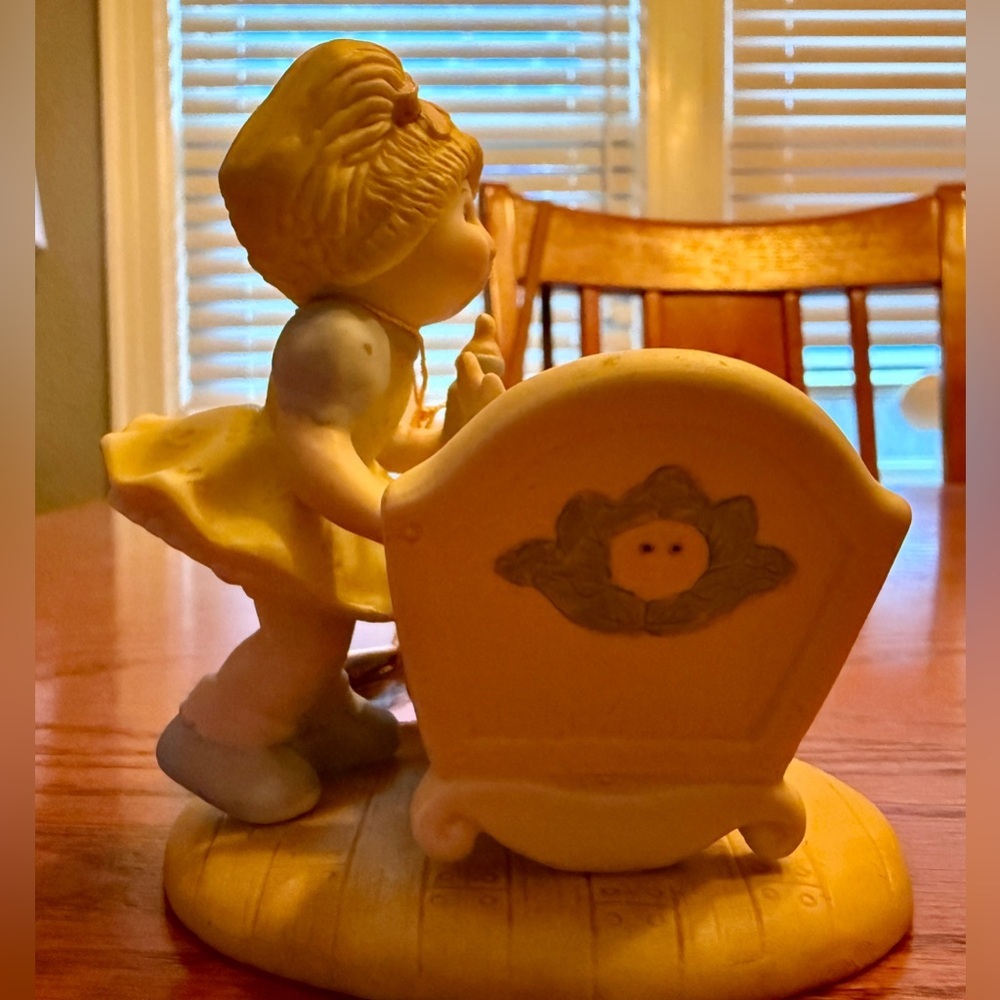 Cabbage Patch Kids Figurine with Cradle-Rare - Picture 7 of 7